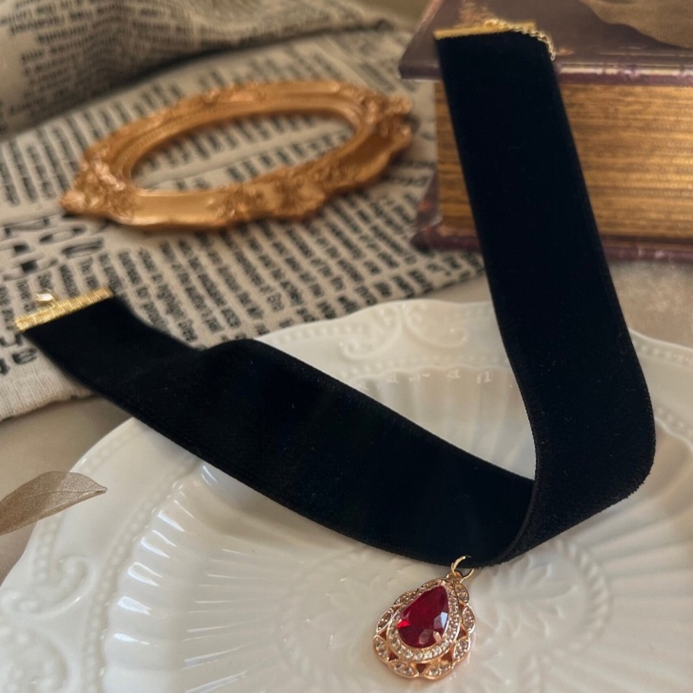 Vintage 18k Victorian Vampire Red Stone Velvet Black Ribbon Choker Halloween - Picture 4 of 5